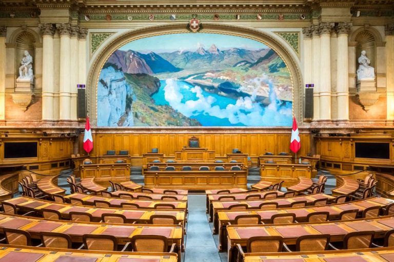 豪州の自由党モイラ・ディーミング議員、党内対立に「深く心を痛める」と釈明