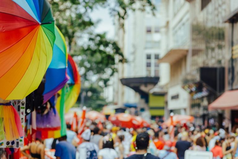 マドリード「オルグージョ」2026、LGBTIの権利前進を掲げ街へ