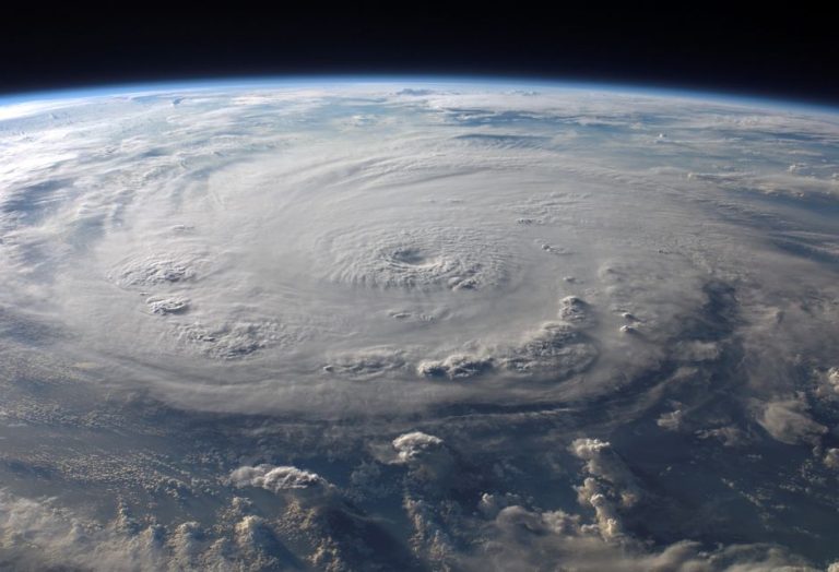 台湾に「怪物級」強台風バウthat接近か 花蓮上陸の予測、専門家は警戒