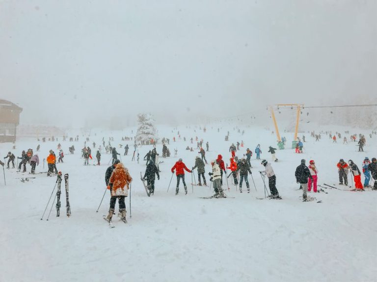 NZ・マウントハットが10年ぶりの大混雑 マタリキ連休の大雪で
