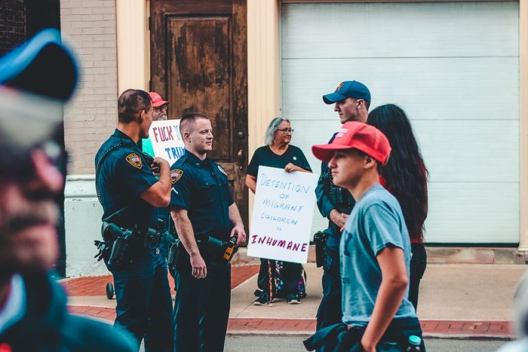 米メイン州のICE作戦でコロンビア人男性死亡 ペトロ大統領が反応
