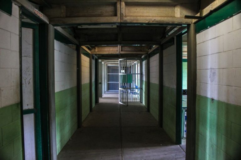 英国、連続殺人・性犯罪の男に仮釈放なしの終身刑 遺族「刑務所で朽ち果てろ」