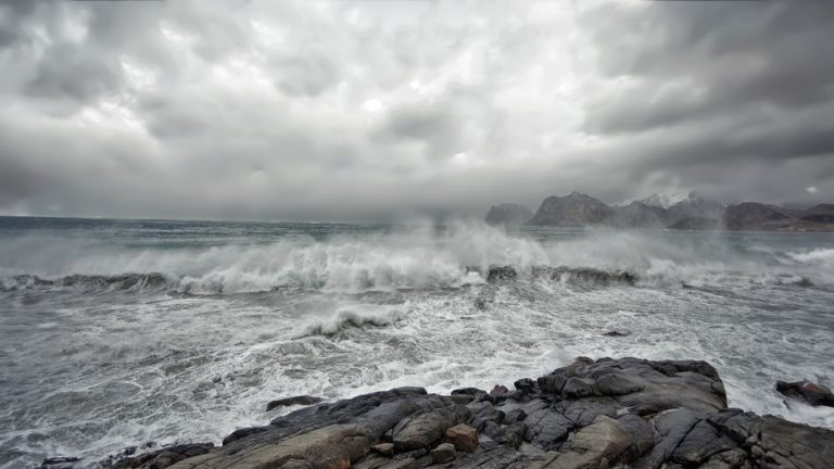 香港・南部海域と離島で強い突風続く 天文台が「特別天気情報」を発表