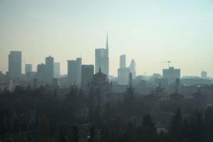 メキシコ首都圏で大気汚染の緊急措置を解除　背景にある盆地とオゾンの悩み