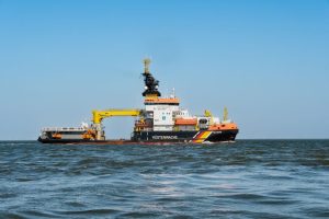 インドネシア海軍艦「KRIカノプス」投入、旅客船ヴァーゴ号の海中捜索へ