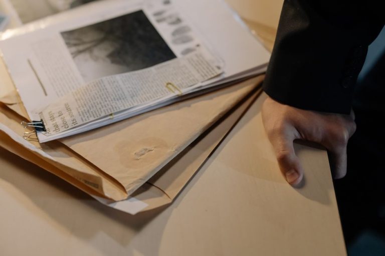 NZ調査報道作家ヘイガー新著、右派団体「納税者同盟」を告発