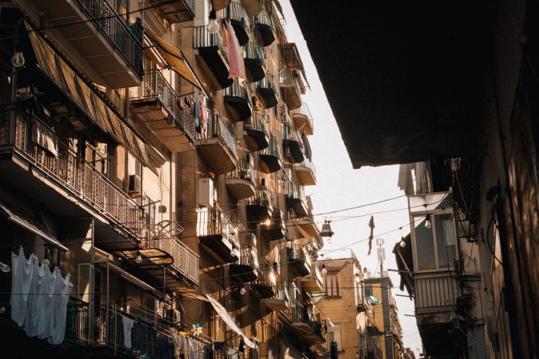 スペインの住宅危機、強制退去が突きつける現実