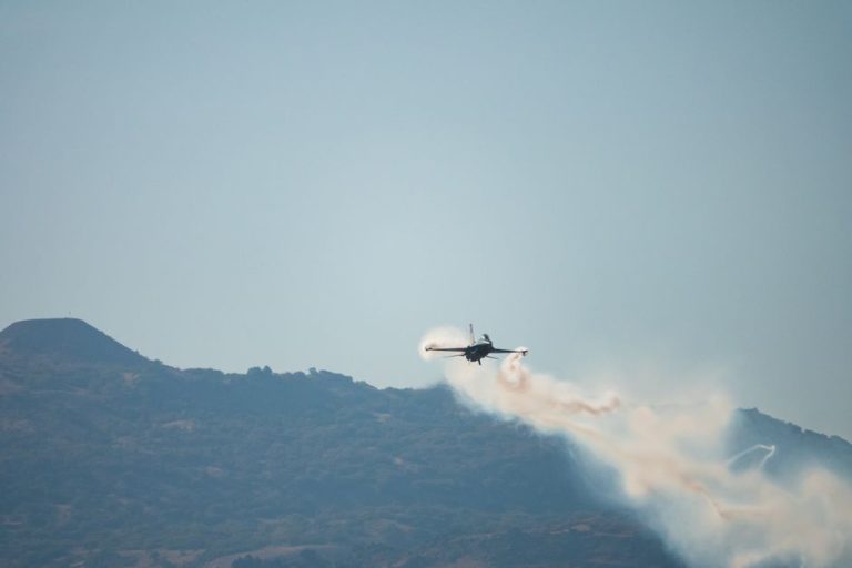イエメン政府軍がフーシ派に集中攻撃、サウジ各紙が大規模地上戦の可能性を報道