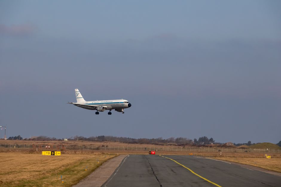 ドバイ発便の危機、インド首相が自国出身の機長を称賛　イスラエルで話題