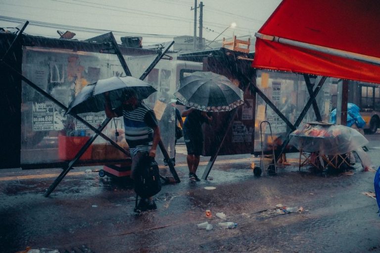 香港に寒冷前線が南下、大雨の後は朝に涼しさ　市街地の最低気温23度前後