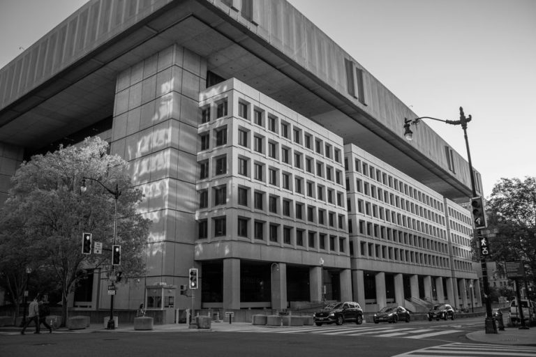 ドイツ情報機関BNDの元長官を勾留、スパイ容疑で同盟国に動揺