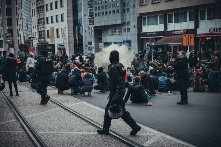 南アフリカで反移民デモが暴徒化、政府は「偽情報」を非難