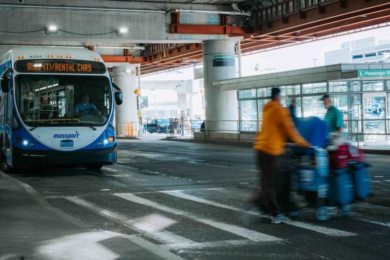 香港「皇巴」が最終運行、新皇崗口岸の開通で30年の歴史に幕