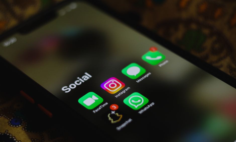 ブラジル選挙裁判所、「ルーラ軍」WhatsAppチャンネルの停止を半日で撤回