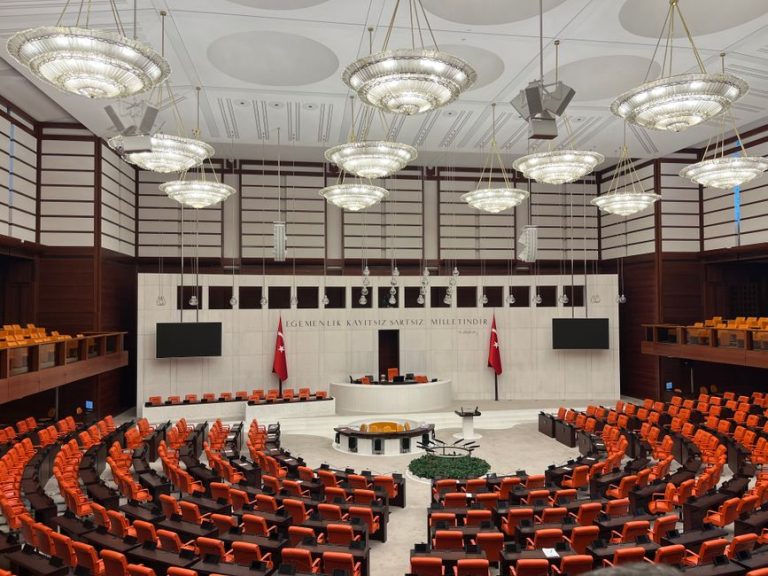 エジプト議会がサウジ支援の「派兵承認」審議へ 4つの節目