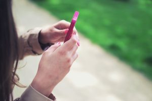 フィリピン外務省と中国大使館がSNSで応酬、「投稿より対話を」の声