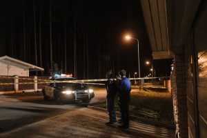 豪ブリスベン南部のパブ前で車から発砲、4人負傷