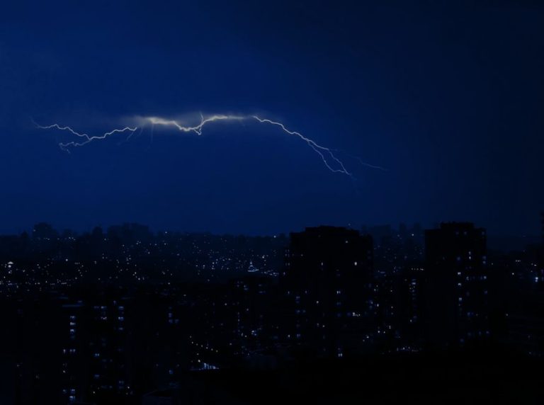 ウクライナ、10月26日も計画停電を継続　各地で順番に送電停止