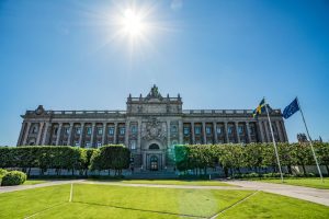 スウェーデン民主党で「スウェーデン人らしさ」論争 オーケソン党首の20年が試される
